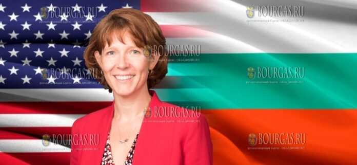 посол США в Болгарии - Сьюзан Фалатко
