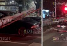 Столб в Варне упал на проезжающий автомобиль