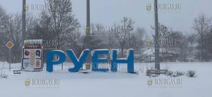 В Бургасе и области снежный покров превышает пол метра