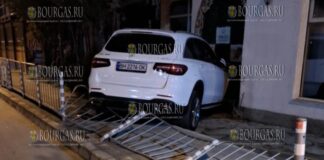 Авто с украинскими номера врезался в кафе на Солнечном Берегу