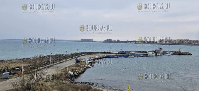 Лодочный пирс в городе Ахелой