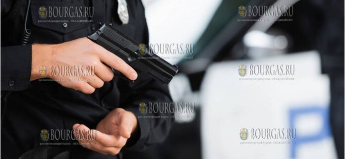 офицер полиции в Болгарии нарушил правила безопасности при чистке оружия