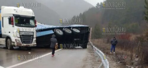 ТИР перекрыл движение на шоссе Хемус в Болгарии