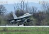 истоический момент - первый болгарский F-16 на полосе авиобазы Грав Игратиево