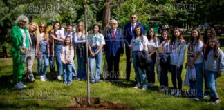Японский дипломат высадил в Пазарджике японскую вишню