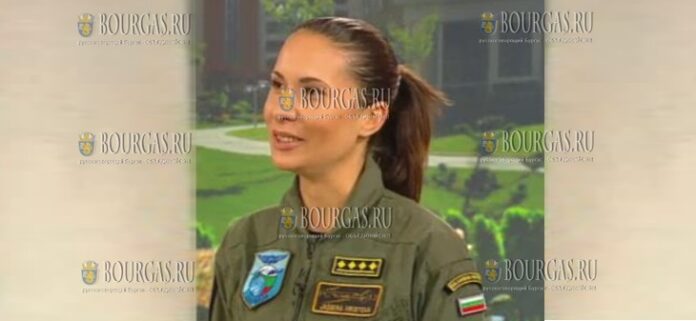 первая женщина-пилот военного самолета в Болгарии - Жасмина Христова