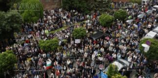 протестная акция в Софии, народ вышел на протест, чтобы поддержать действующего мэра - Василя Терзиева