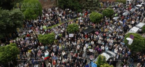 протестная акция в Софии, народ вышел на протест, чтобы поддержать действующего мэра - Василя Терзиева