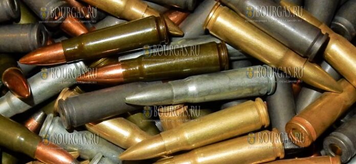 рыбак в Болгарии поймал сумку боеприпасов