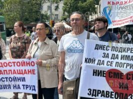 свой профессиональный праздник медсестры Болгарии вышли на акцию протеста, они требуют повышения заработной платы
