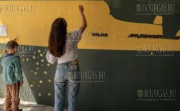 украинцы разрисовали подземный переход в Варне