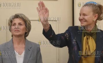 новый и старый глава БОК Болгарии - Весела Лечева и Стефка Костадинова