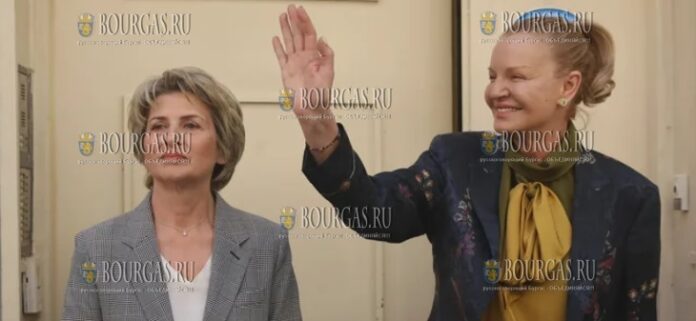 новый и старый глава БОК Болгарии - Весела Лечева и Стефка Костадинова