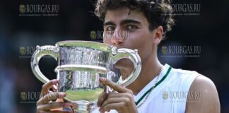 16-летний теннисист - Иван Иванов, выиграл юниорский Уимблдон