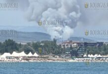Густой столб дыма поднялся над районом между Оризаре и Несебром