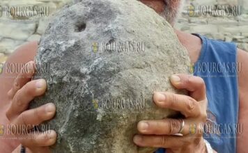 археологи в Болгарии обнаружили средневековый метательный снаряд
