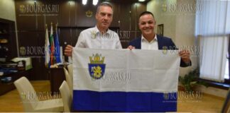 мэр Бургаса - Димитра Николова, поздравил болгарского пловца - Цанко Цанкова, с успешным заплывом через Северный пролив между Северной Ирландией и Шотландией