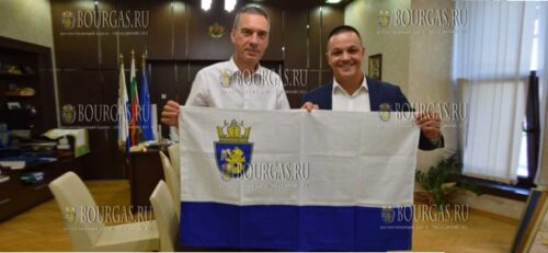 мэр Бургаса - Димитра Николова, поздравил болгарского пловца - Цанко Цанкова, с успешным заплывом через Северный пролив между Северной Ирландией и Шотландией