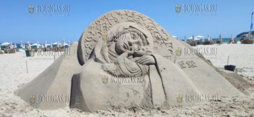 Песчаная фигура Пресвятой Богородицы появилась на пляже в Аспарухово