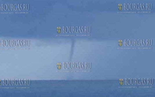 водяной смерч в Болгарии