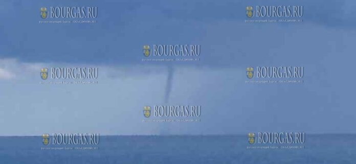 водяной смерч в Болгарии