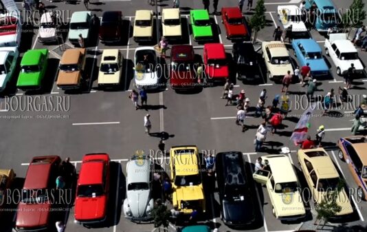 выставка ретро-автомобилей и мотоциклов в Добриче