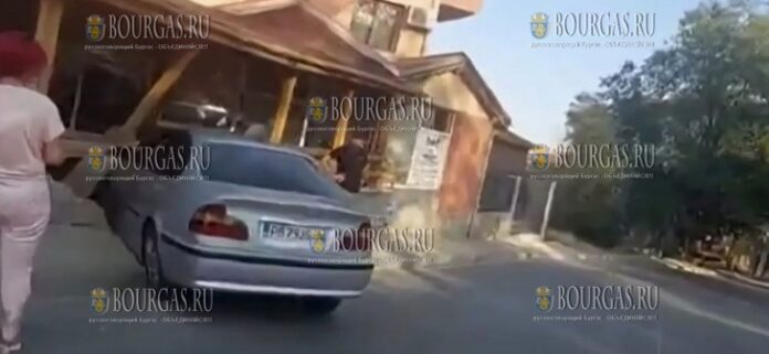 автомобиль врезался в пекарню кафе в Асеновграде
