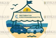 Крадец на тротинетка ще лежи 5 месеца в затвора Тони Маскръчка 15–19 минут 16.09.2025 11:57 1888 Съдебната палата в Кюстендил. Съдебната палата в Кюстендил. "24 часа" в мейла ти. Разберете големите новини от последното денонощие накуп Запиши се Крадец на тротинетка ще лежи в затвора. Районен съд Кюстендил наложи ефективно наказание „лишаване от свобода" за срок от 5 месеца, по отношение на А. С., на 22 години, за кражба на електрическа тротинетка от гараж на къща в гр. Кюстендил. Случаят е немаловажен и е извършен в условията на повторност. Съдът одобри споразумението постигнато между Районна прокуратура, защитата и подсъдимия. Причинените от престъплението имуществени вреди са възстановени. Подсъдимият А. С., който е осъждан за кражби от РС Варна и РС Кюстендил, се признава за виновен, че на 08.07.2023 г., чрез изваждане на ламели от ролетна врата на гараж на къща, е отнел електрическа тротинетка, на стойност 946 лева. Това е станало по време на изпитателния срок по предишно осъждане. Подсъдимият ще изтърпи наказание „лишаване от свобода" за срок от 5 месеца, при първоначален „строг" режим. Определението е окончателно и не подлежи на обжалване.