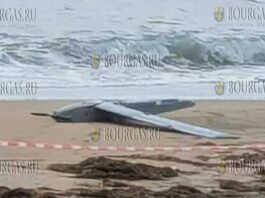 на Северный пляж Бургаса море выбросил остатки дрона