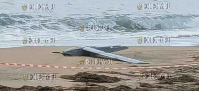 на Северный пляж Бургаса море выбросил остатки дрона