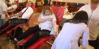 спикер парламента Болгарии на акции по сдаче крови