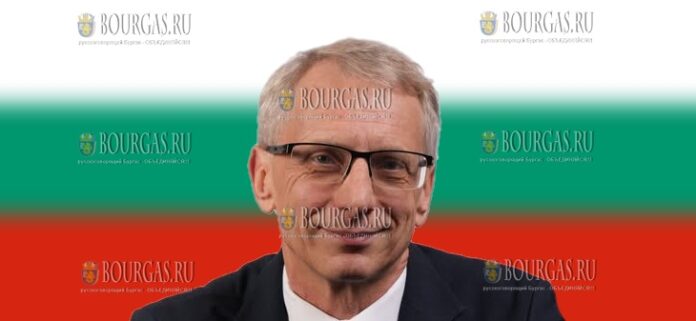 экс-премьер-министр и сопредседатель парламентской фракции ПП-ДБ, академик - Николай Денков