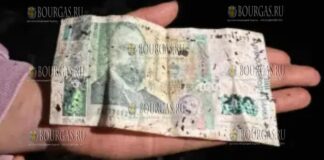Местные жители в Царево ловят выплывающие из моря деньги