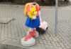 неизвестные хулиганы обезглавили фигурки детей на пешеходных переходах в Софии