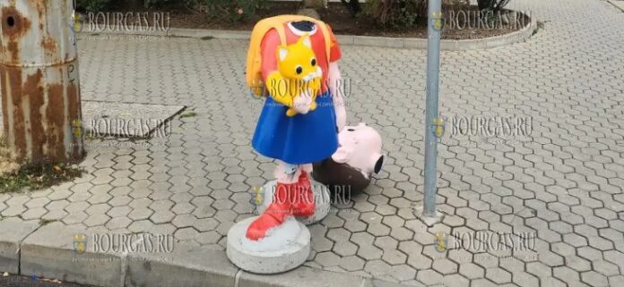 неизвестные хулиганы обезглавили фигурки детей на пешеходных переходах в Софии