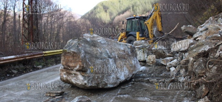 обвал на трассе Широка лъка - Смолян