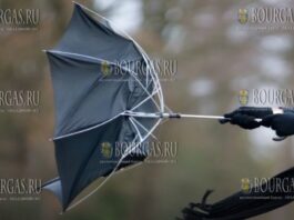порывы ураганного ветра в Болгарии