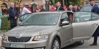 президента Болгарии катают на автомобиле его жены