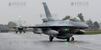 самолеты F-16 на авиа базе Граф Игнатиево в Болгарии