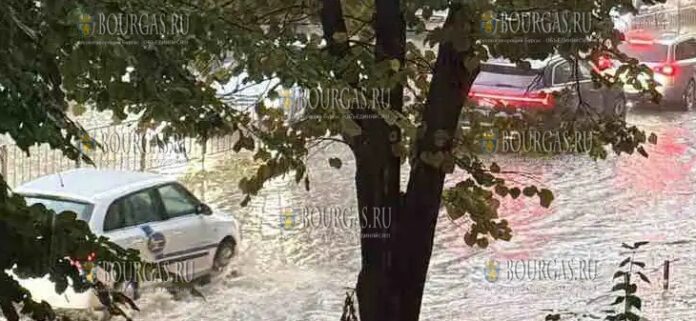 тонет Добрич, циклон накрывший Болгарию вчера, добрался и до Северо-Востока страны