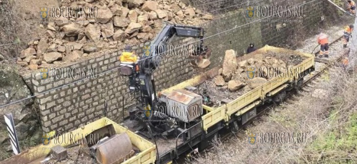 на линии София — Кулата поезд налетел на обвал