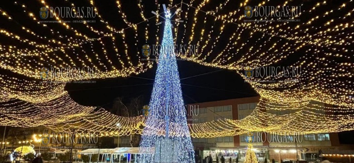 в Елин-Пелин установили праздничную, 17-метровую Рождественскую елку