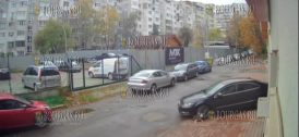 ШОК: В Софии мужчина сбил собаку на машине и бросил её умирать (ВИДЕО:)