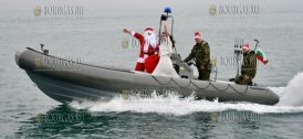 Дядо Коледа и Снежанка прибыли в Варну на скоростном катере