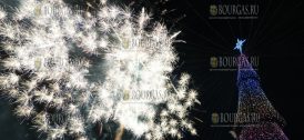Зажгли огни рождественской елки в Бургасе